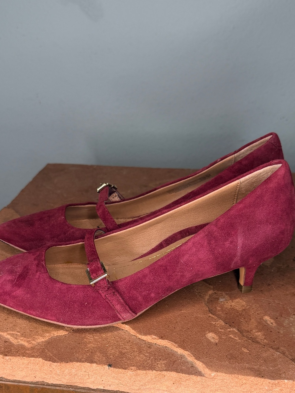 Vionic Suede Heels - Picture 3 of 7
